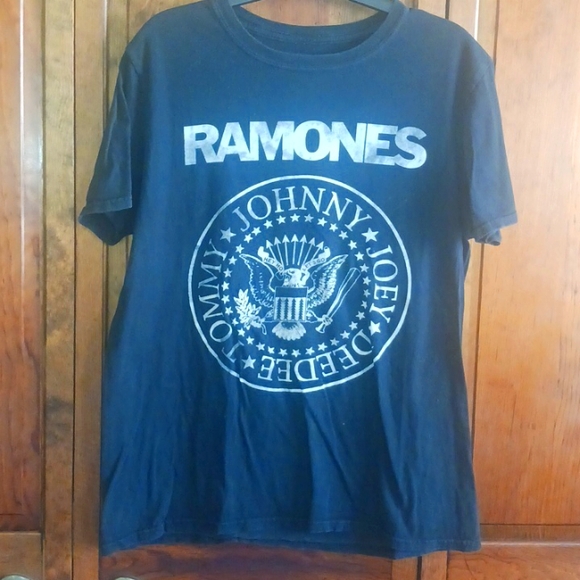RAMONES T SHIRT small - Picture 2 of 3